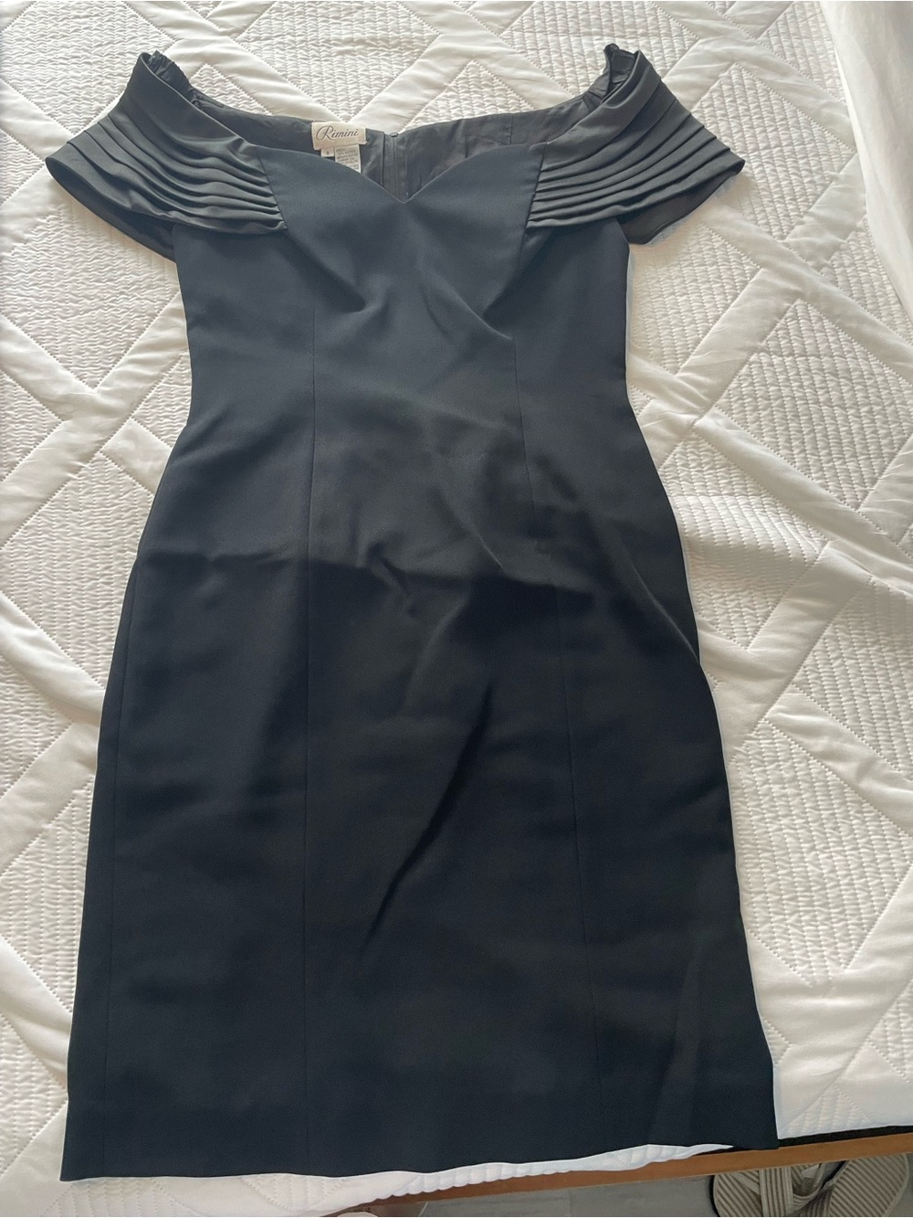 Vintage Rimini Black Off-the-Shoulder Sheath Dress 8